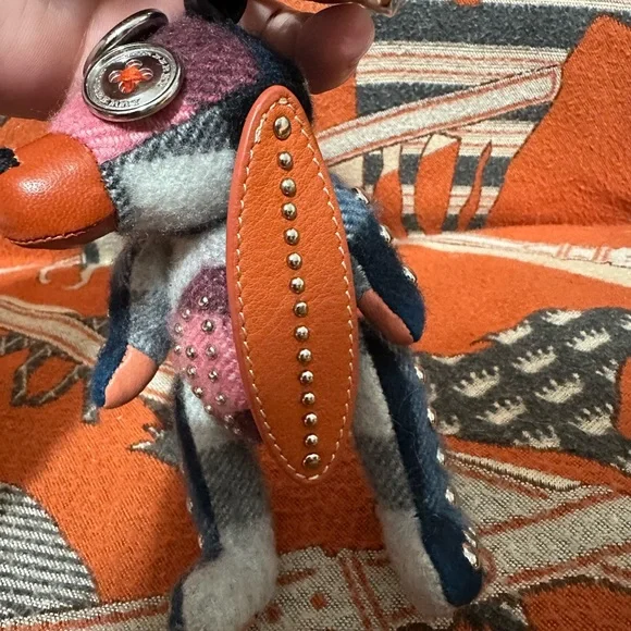 BURBERRY ❤️🌟 SANDRA THE BASSET HOUND BAG CHARM/KEYCHAIN⭐️ - Picture 3 of 8